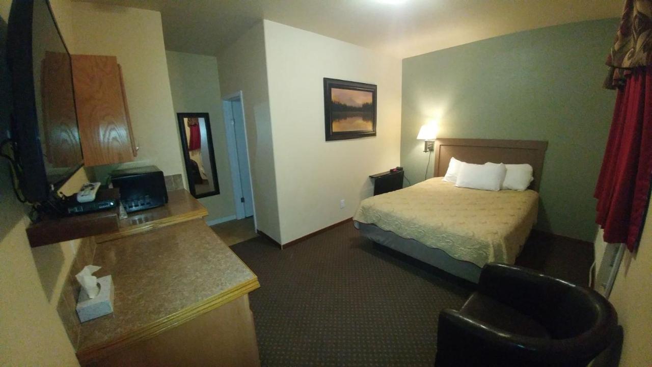 Sagebrush Inn & Suites Broadus Exterior photo